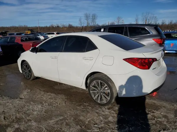 5YFBURHE1JP831421 2018 TOYOTA COROLLA - Image 2
