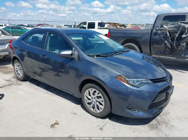 5YFBURHE1JP832911 2018 TOYOTA COROLLA - Image 1
