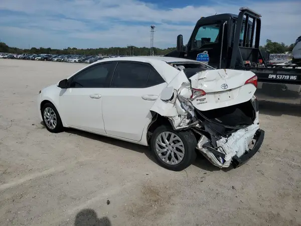 5YFBURHE1JP833346 2018 TOYOTA COROLLA - Image 2