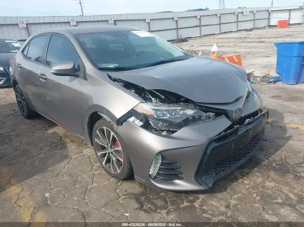 5YFBURHE1JP833427 2018 TOYOTA COROLLA - Image 1