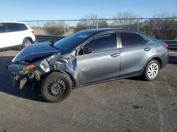 5YFBURHE1JP833945 2018 TOYOTA COROLLA - Image 1