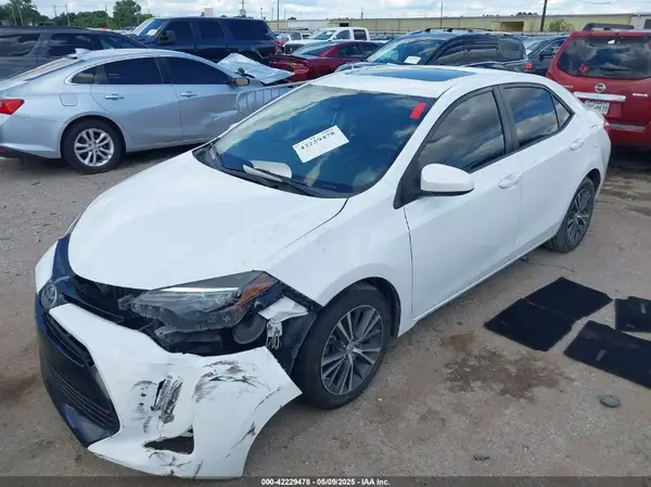 5YFBURHE1JP834688 2018 TOYOTA COROLLA - Image 2