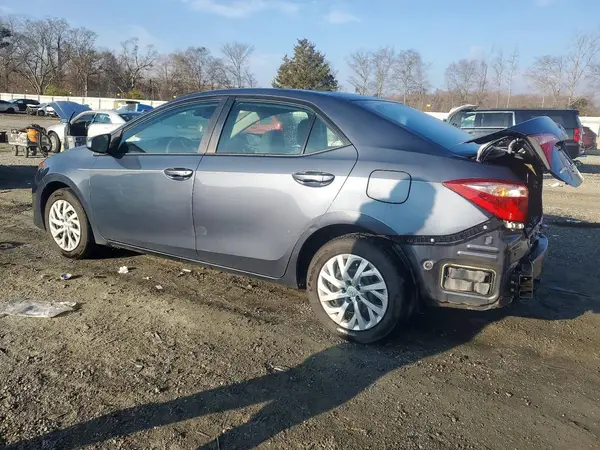 5YFBURHE1JP837185 2018 TOYOTA COROLLA - Image 2