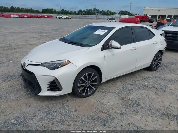 5YFBURHE1JP837283 2018 TOYOTA COROLLA - Image 2