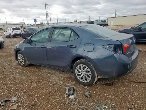 5YFBURHE1JP839017 2018 TOYOTA COROLLA - Image 2