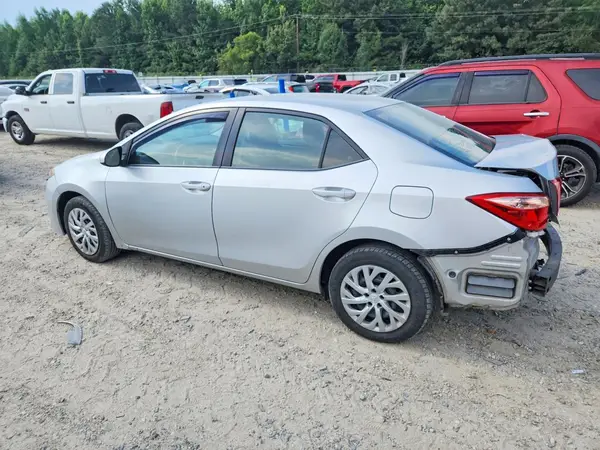 5YFBURHE1JP839258 2018 TOYOTA COROLLA - Image 2