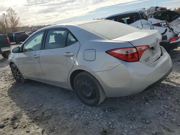 5YFBURHE1JP840894 2018 TOYOTA COROLLA - Image 2