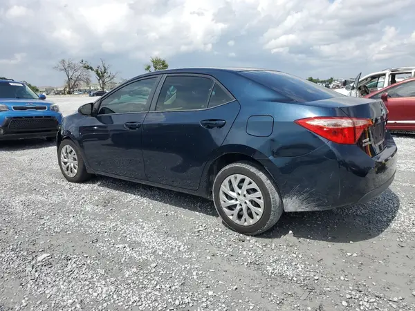 5YFBURHE1JP840975 2018 TOYOTA COROLLA - Image 2