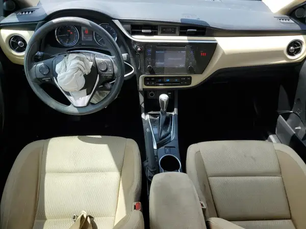 5YFBURHE1JP840975 2018 TOYOTA COROLLA - Image 8