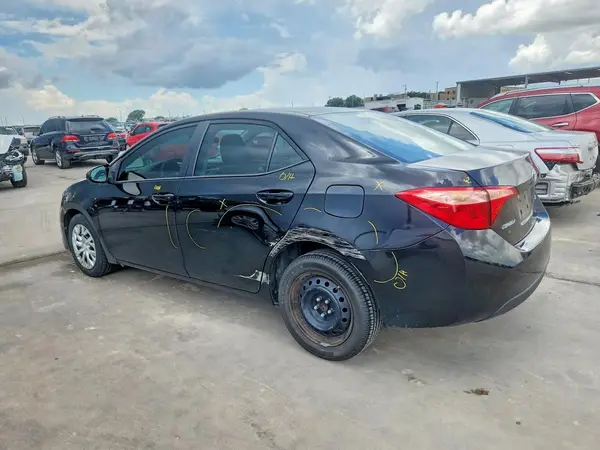 5YFBURHE1JP842113 2018 TOYOTA COROLLA - Image 2