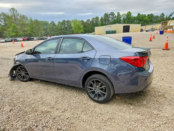 5YFBURHE1JP842354 2018 TOYOTA COROLLA - Image 2