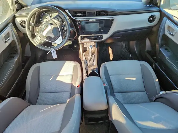 5YFBURHE1JP843083 2018 TOYOTA COROLLA - Image 8