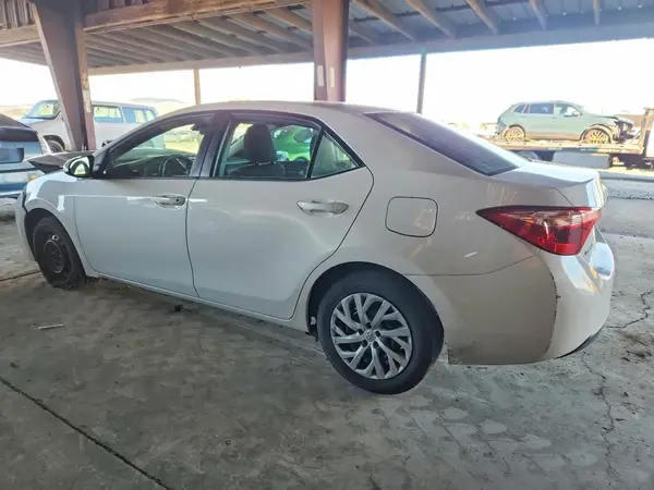 5YFBURHE1JP843116 2018 TOYOTA COROLLA - Image 2