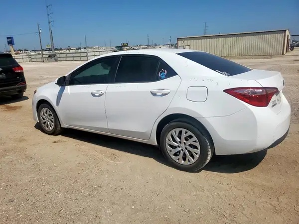 5YFBURHE1JP843200 2018 TOYOTA COROLLA - Image 2