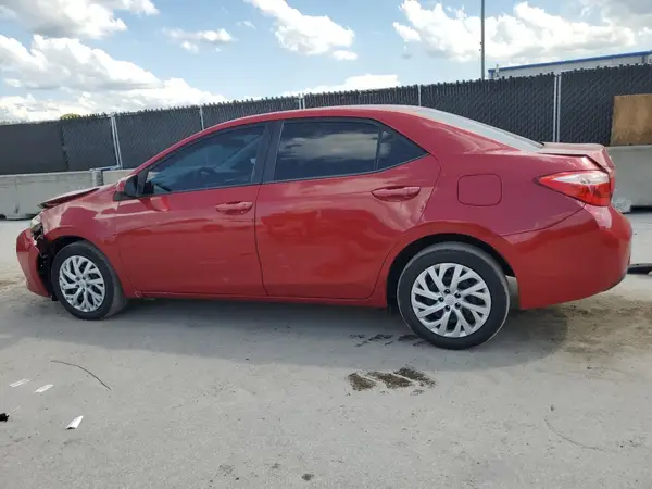 5YFBURHE1JP843777 2018 TOYOTA COROLLA - Image 2