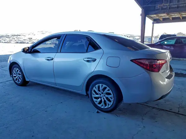 5YFBURHE1JP844718 2018 TOYOTA COROLLA - Image 2