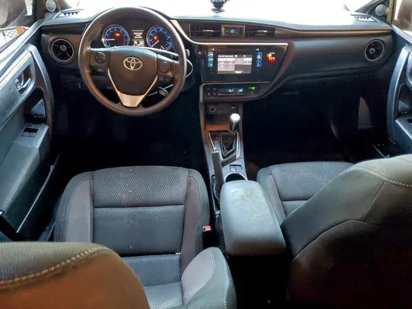 5YFBURHE1JP844718 2018 TOYOTA COROLLA - Image 8