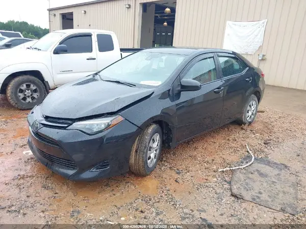 5YFBURHE1JP844833 2018 TOYOTA COROLLA - Image 2