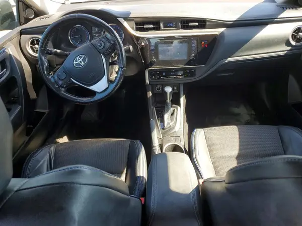 5YFBURHE1JP845528 2018 TOYOTA COROLLA - Image 8
