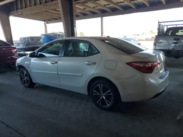 5YFBURHE1JP846131 2018 TOYOTA COROLLA - Image 2