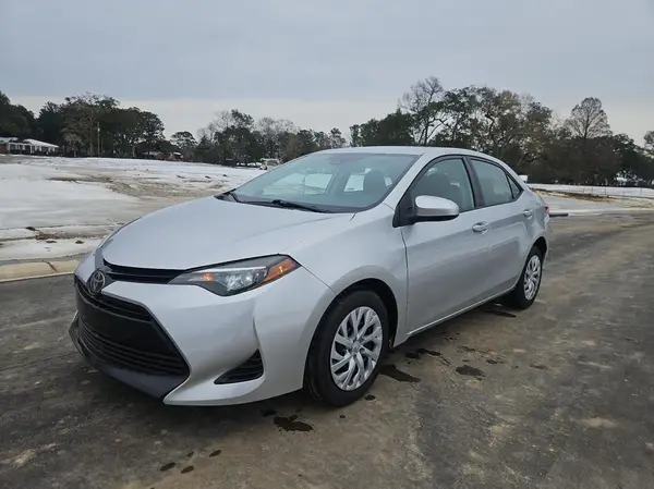 5YFBURHE1JP847621 2018 TOYOTA COROLLA - Image 2