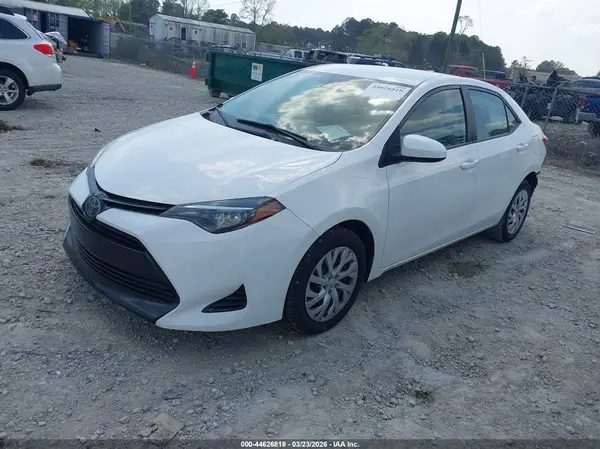 5YFBURHE1JP848705 2018 TOYOTA COROLLA - Image 2