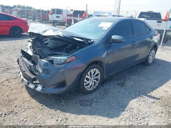 5YFBURHE1JP848834 2018 TOYOTA COROLLA - Image 2