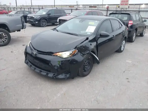 5YFBURHE1JP849210 2018 TOYOTA COROLLA - Image 2