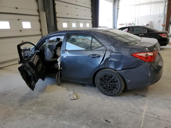 5YFBURHE1JP850339 2018 TOYOTA COROLLA - Image 2