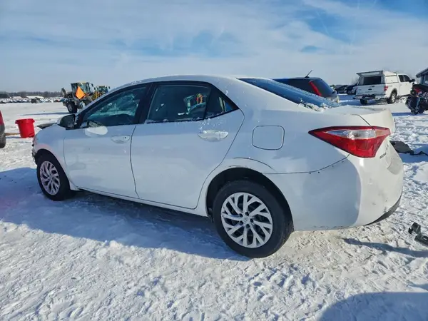 5YFBURHE1JP851040 2018 TOYOTA COROLLA - Image 2