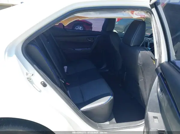 5YFBURHE1JP851748 2018 TOYOTA COROLLA - Image 8