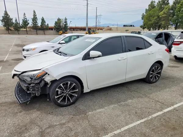 5YFBURHE1JP853595 2018 TOYOTA COROLLA - Image 1