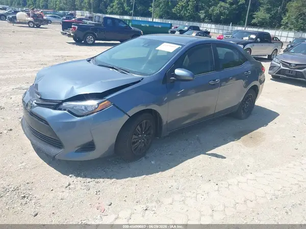 5YFBURHE1JP854648 2018 TOYOTA COROLLA - Image 2