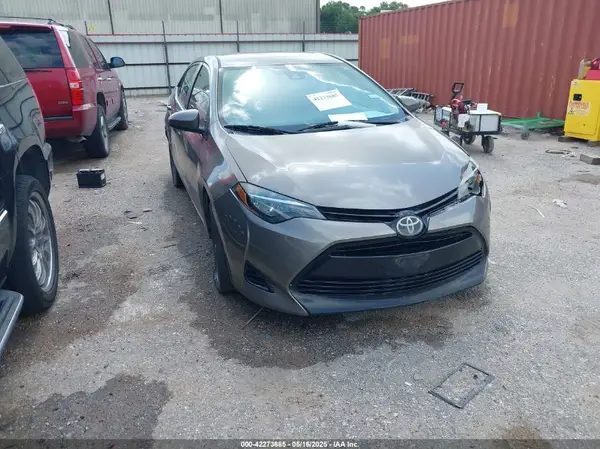 5YFBURHE1JP855556 2018 TOYOTA COROLLA - Image 1