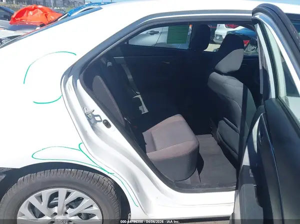 5YFBURHE1JP856061 2018 TOYOTA COROLLA - Image 8