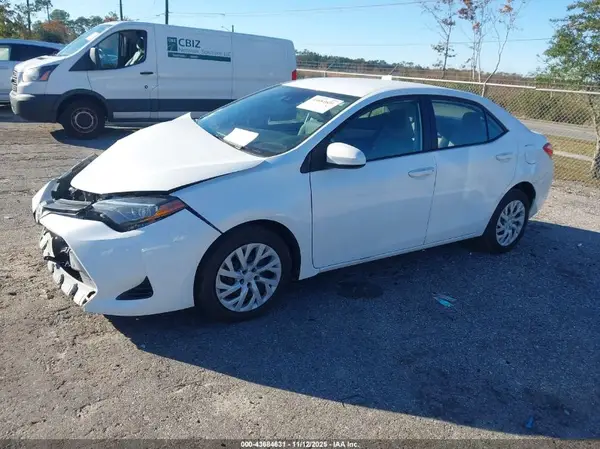 5YFBURHE1KP858068 2019 TOYOTA COROLLA - Image 2
