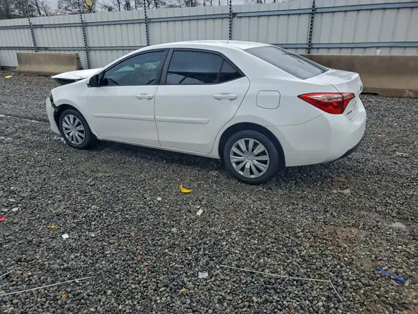 5YFBURHE1KP859141 2019 TOYOTA COROLLA - Image 2
