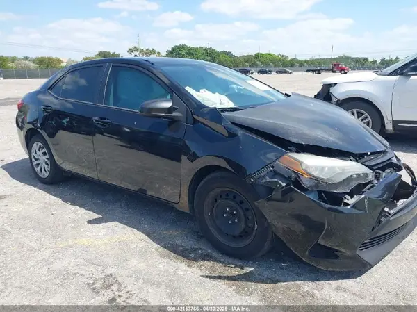 5YFBURHE1KP865263 2019 TOYOTA COROLLA - Image 1