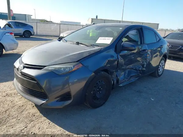 5YFBURHE1KP867076 2019 TOYOTA COROLLA - Image 2
