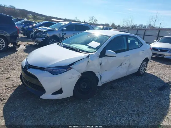 5YFBURHE1KP870592 2019 TOYOTA COROLLA - Image 2