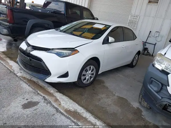 5YFBURHE1KP873802 2019 TOYOTA COROLLA - Image 2
