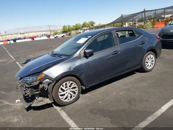 5YFBURHE1KP877445 2019 TOYOTA COROLLA - Image 2