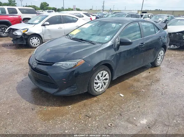 5YFBURHE1KP889062 2019 TOYOTA COROLLA - Image 2
