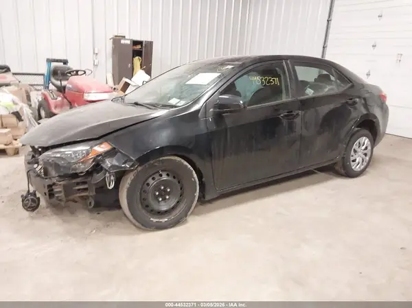 5YFBURHE1KP897405 2019 TOYOTA COROLLA - Image 2