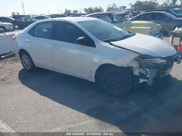 5YFBURHE1KP898179 2019 TOYOTA COROLLA - Image 1