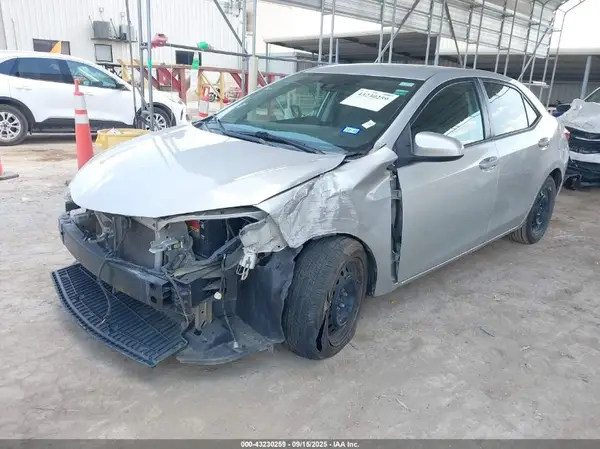 5YFBURHE1KP898747 2019 TOYOTA COROLLA - Image 2