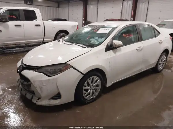 5YFBURHE1KP909570 2019 TOYOTA COROLLA - Image 2