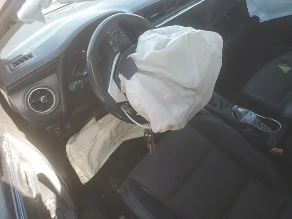 5YFBURHE1KP913893 2019 TOYOTA COROLLA - Image 8