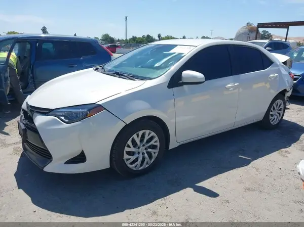 5YFBURHE1KP918172 2019 TOYOTA COROLLA - Image 2