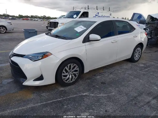 5YFBURHE1KP923128 2019 TOYOTA COROLLA - Image 2